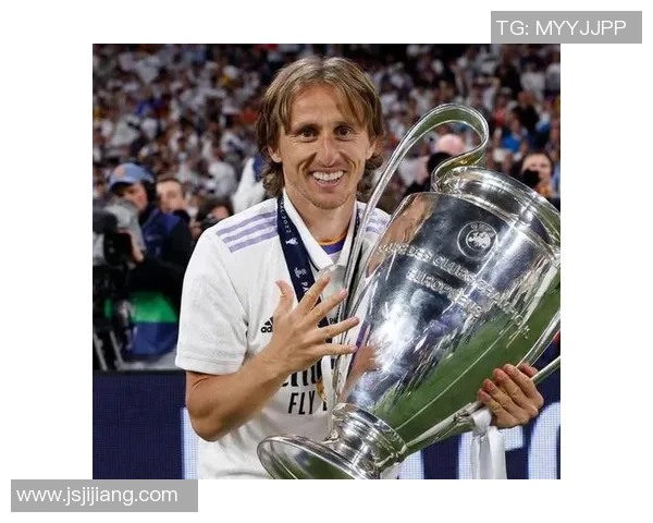 皇马10号足球明星的传奇之路与辉煌成就解析 皇马10号足球明星的传奇之路与辉煌成就解析