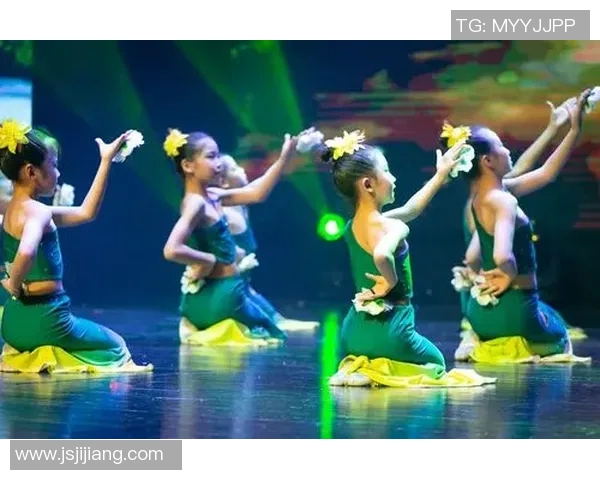 王娜谈足球生涯:从绿茵场到人生舞台的精彩旅程 王娜谈足球生涯:从绿茵场到人生舞台的精彩旅程