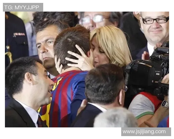 女生对足球明星的热爱背后隐藏的情感与魅力解析 女生对足球明星的热爱背后隐藏的情感与魅力解析