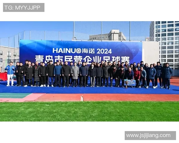 蓝锁足球明星队携手合作共创辉煌未来展现团队精神与竞技魅力